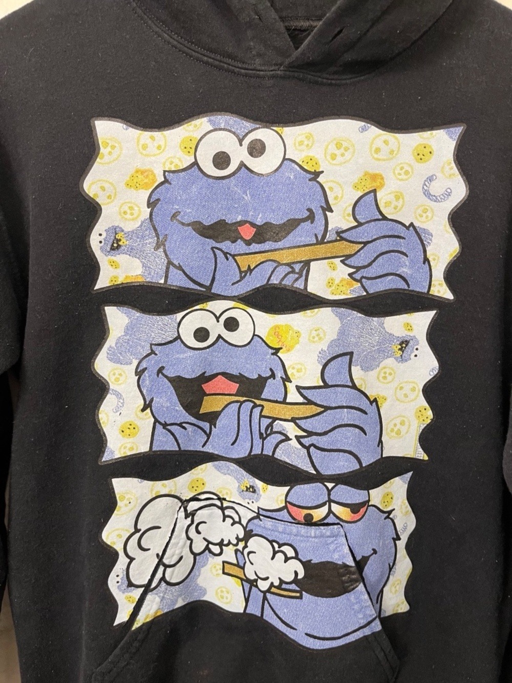 Vintage ookie Monster Blunt Parody Black Graphic Pullover Hoodie - Picture 2 of 3